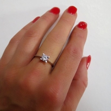 Stříbrný prsten se zirkonem Rhodium