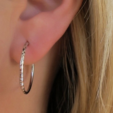 Zlaté náušnice kruhy zdobené 23mm 1,20g bílé zlato