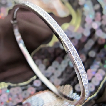 Luxusní dámský stříbrný pevný náramek osázený zirkony 11,65g Rhodium