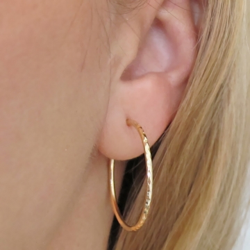 Zlaté dámské náušnice kruhy se vzorem 28mm 1,20g