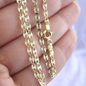 Zlatý řetízek zdobený...